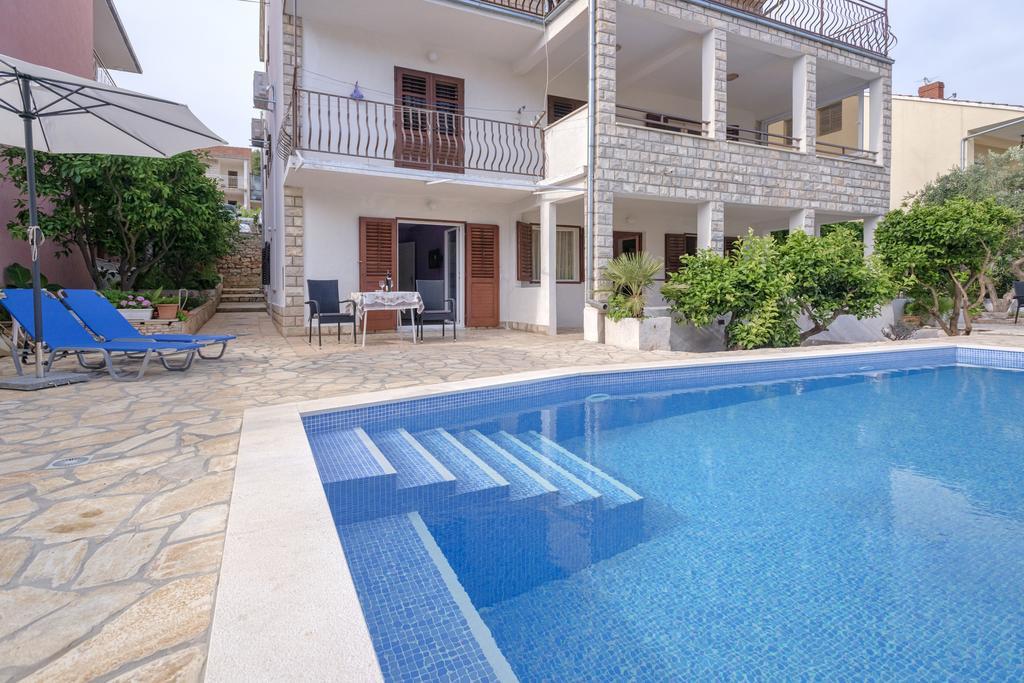 Apartments Priko Стари Град Экстерьер фото